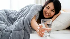 極端なことをせずに朝一杯の水を飲む：体に本当に良い3つのルール