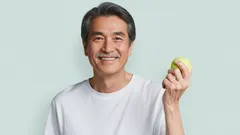 テニスボールで緊張と凝りを解消：10分の夜のルーティン